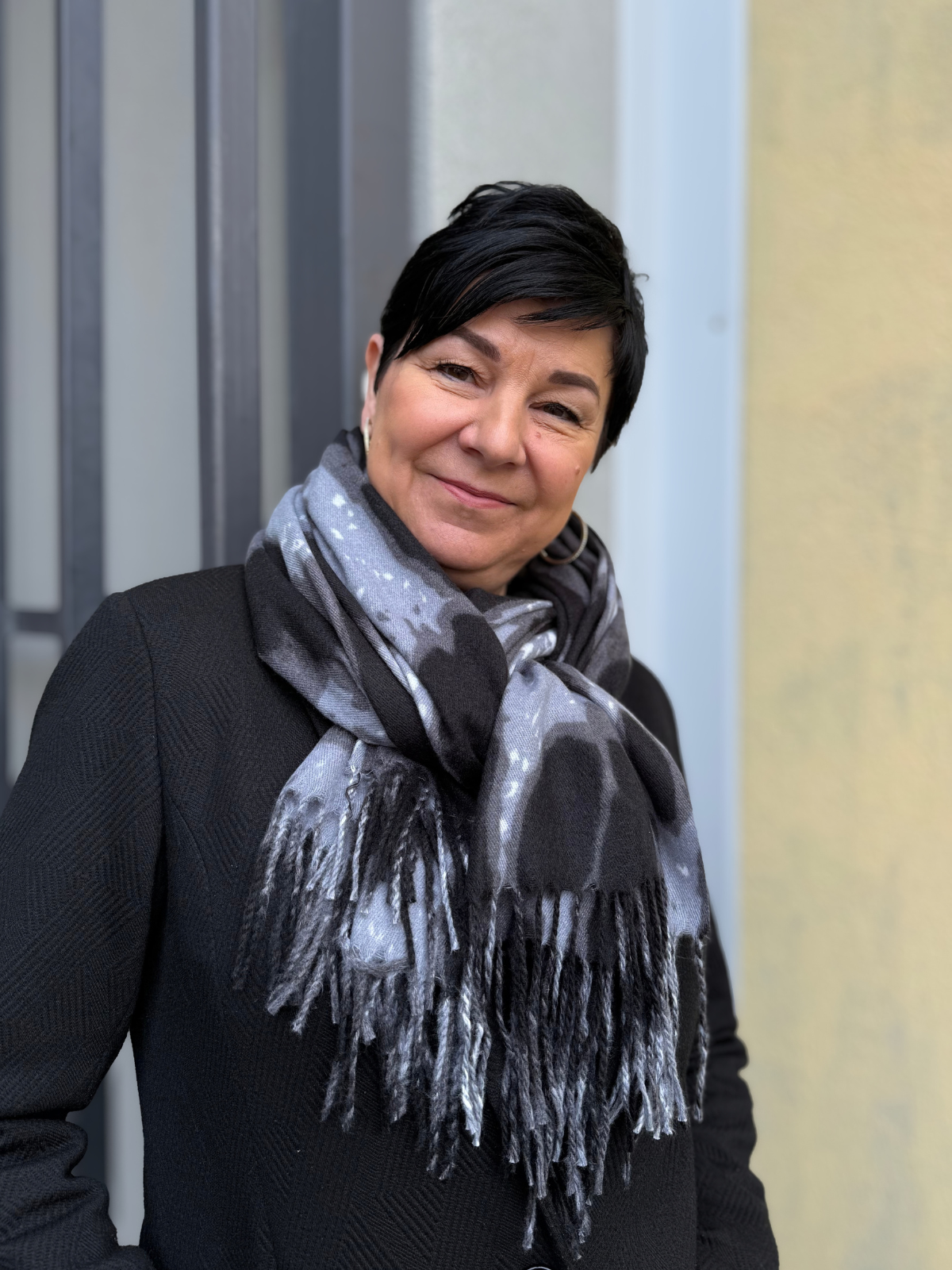 Kaulahuivi Pantteri harmaa