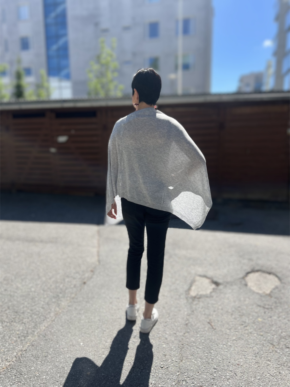 Poncho Juolas vaaleanharmaa, Lasessor