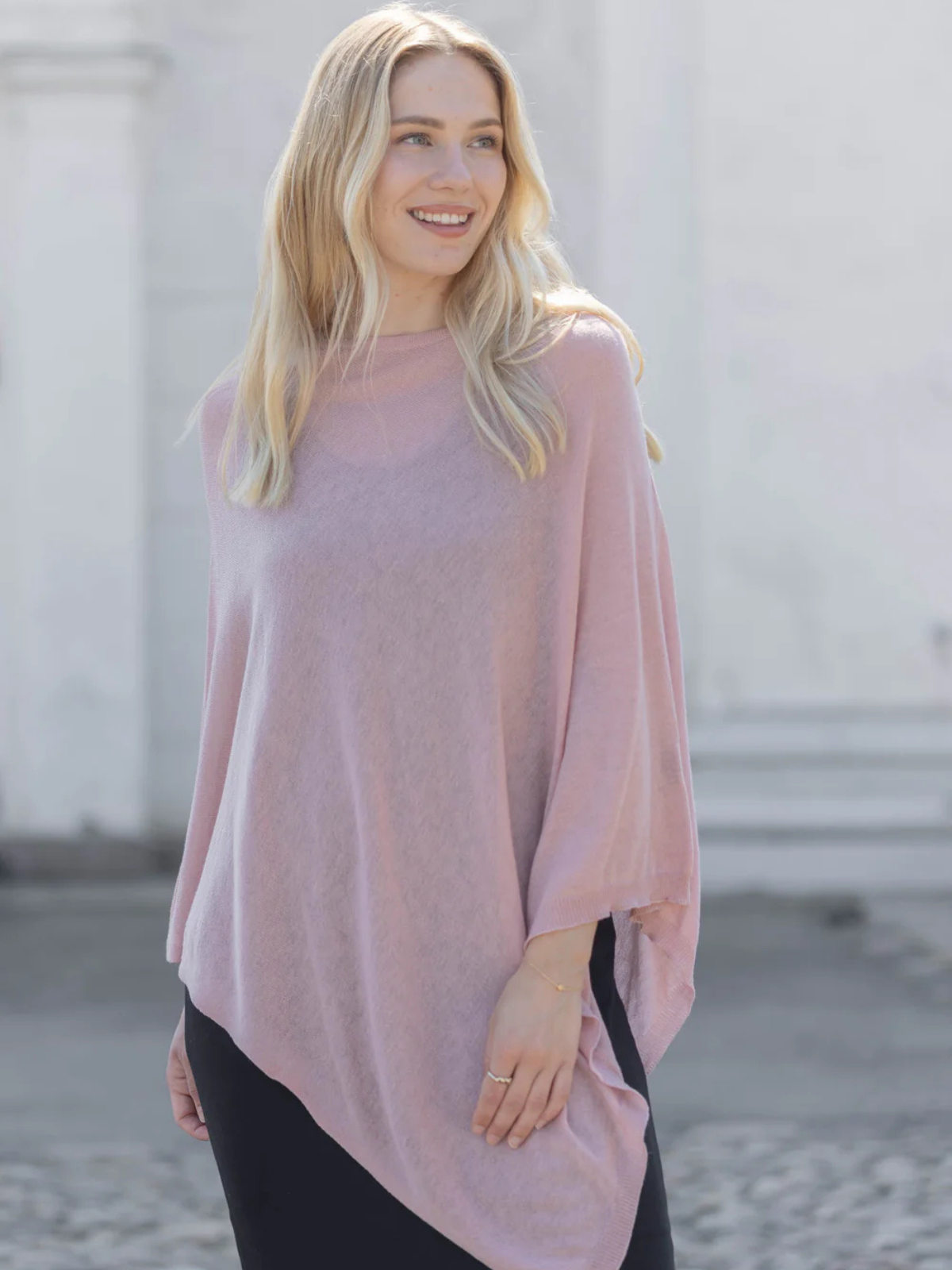 Poncho Juolas rosa, Lasessor