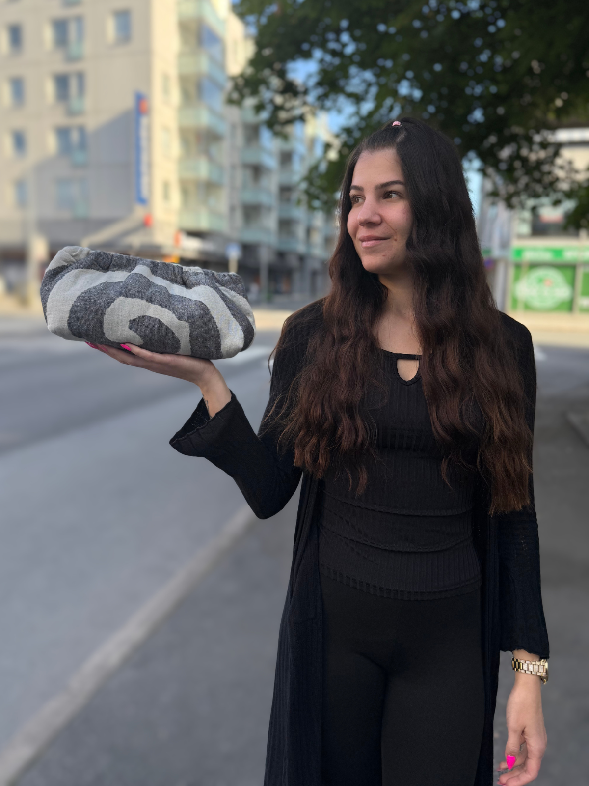Käsilaukku, meikkipussi Avra musta