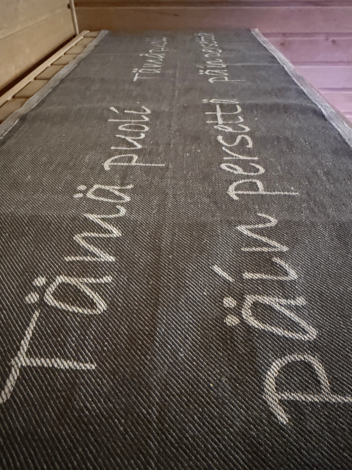 Laudeliina Tämä puoli päin persettä tummanharmaa, Jokipiin Pellava