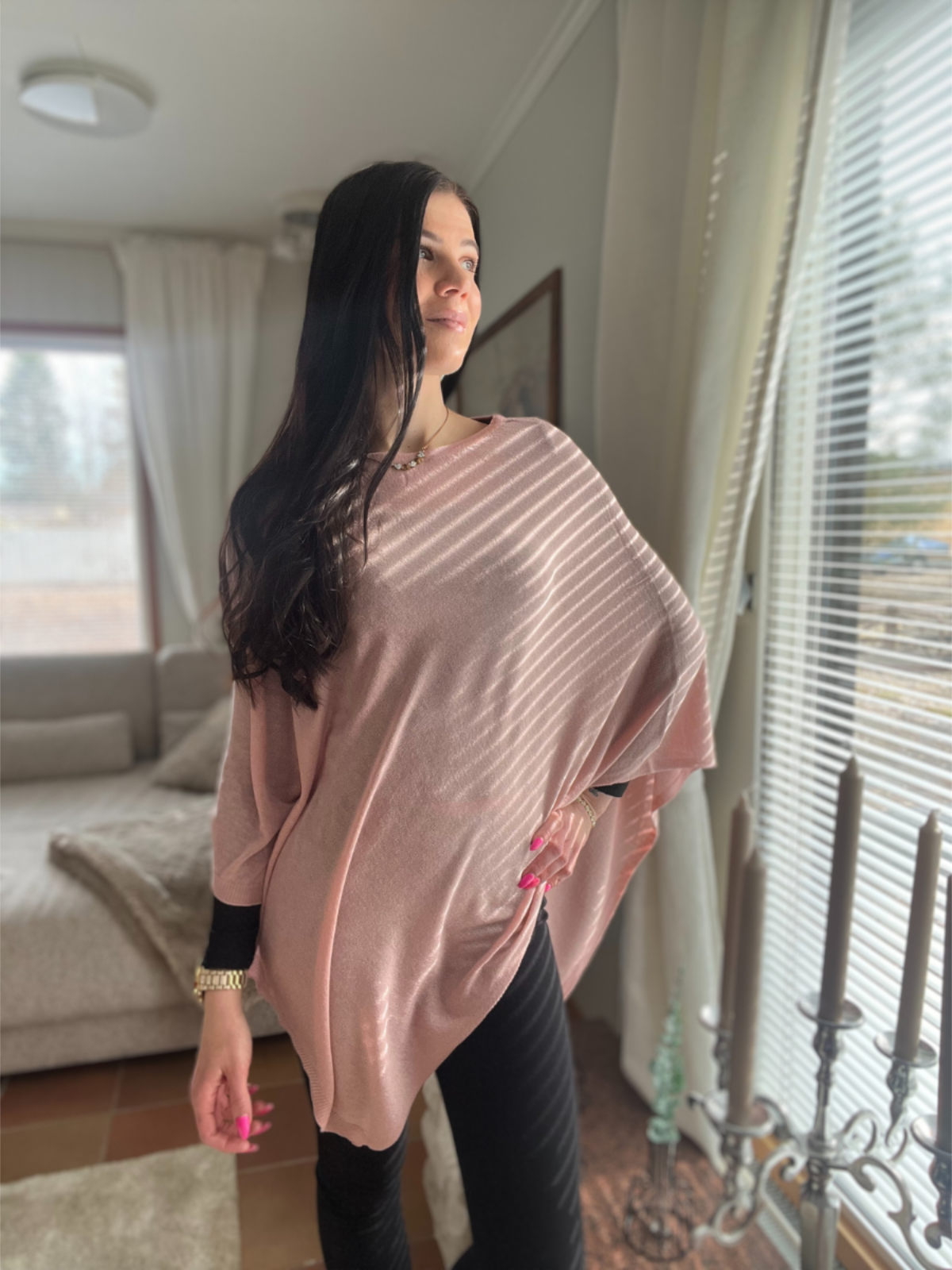 Poncho Juolas rosa, Lasessor